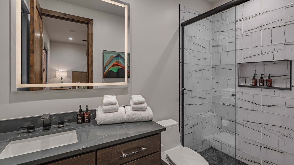 Bedroom 4, Lower Level - King ensuite on lower level