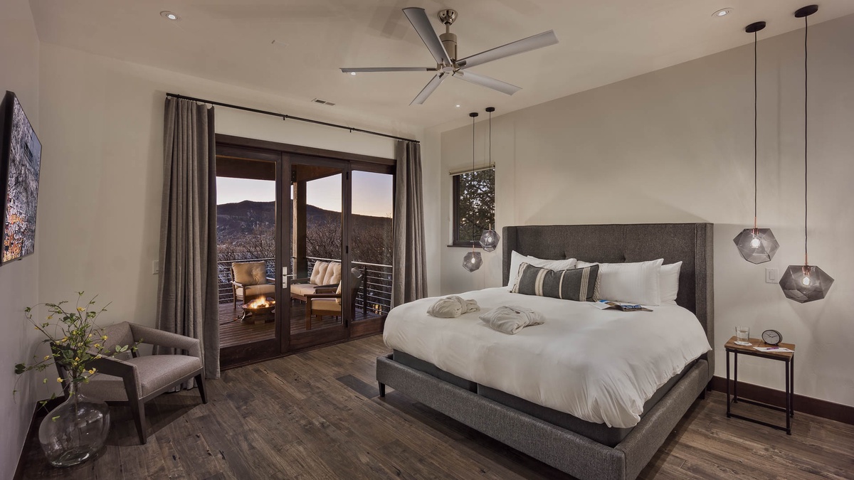 Main level primary suite