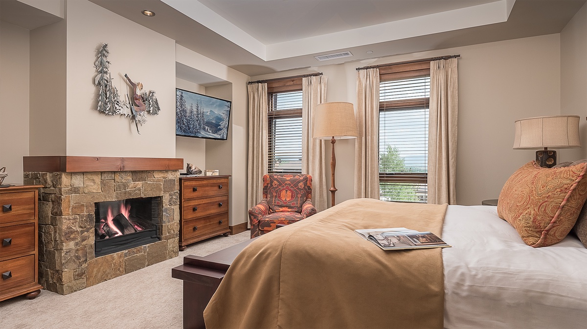 Bedroom 1, Main Level - Primary king suite and fireplace