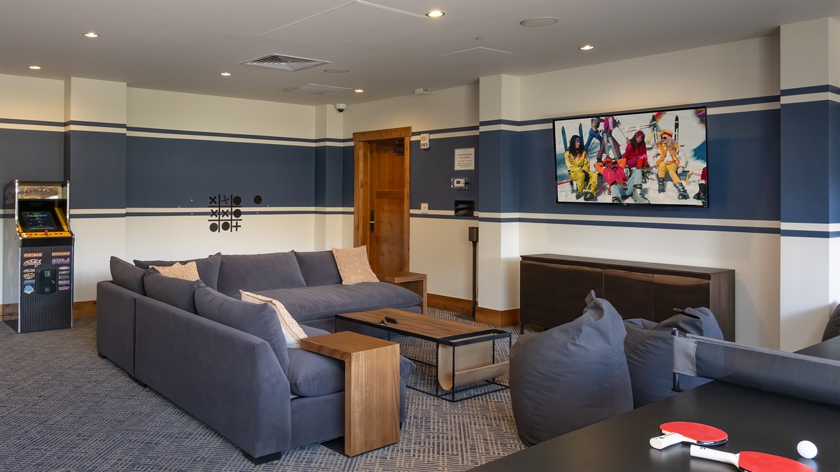 One Steamboat Place: Large Game room