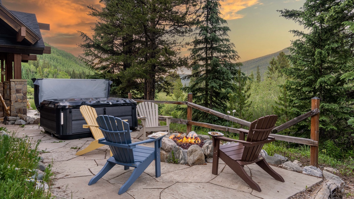 Firepit near the hot tub