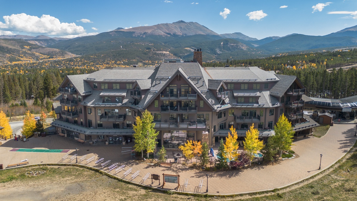 Exterior Rear facing the ski resort