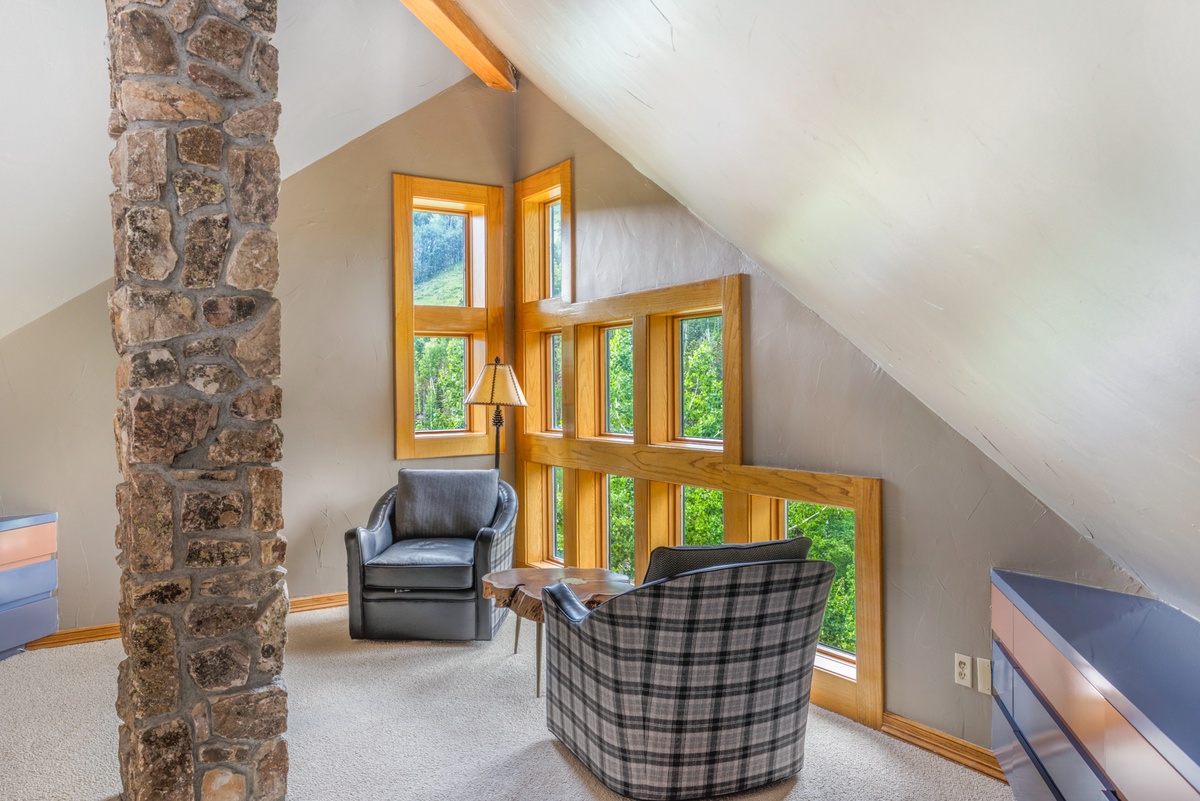 Bedroom 1, Main Level - Primary king suite