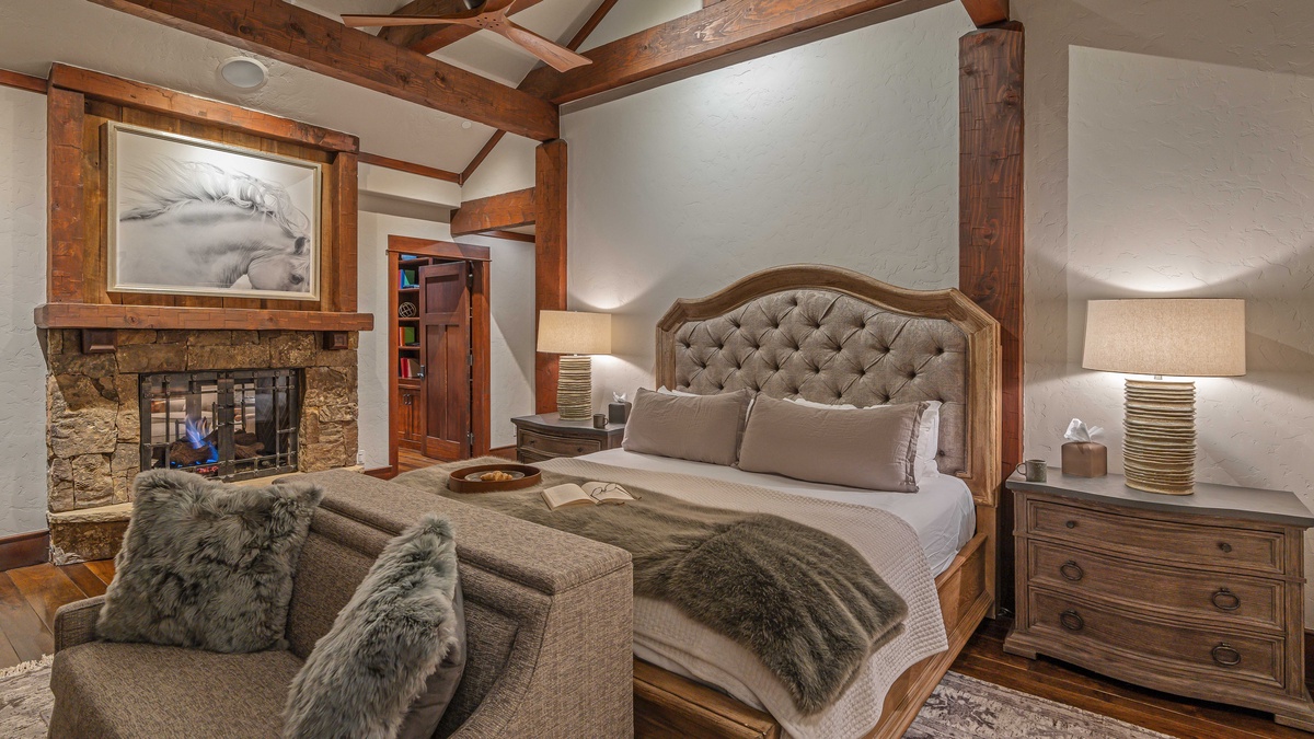 Bedroom 1, Main Level - Primary king suite on main level