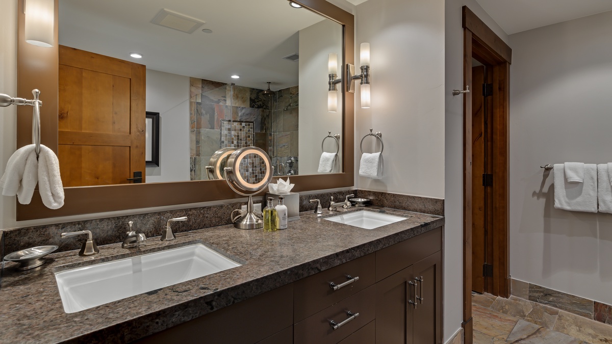 Bedroom 2, Main Level - King ensuite