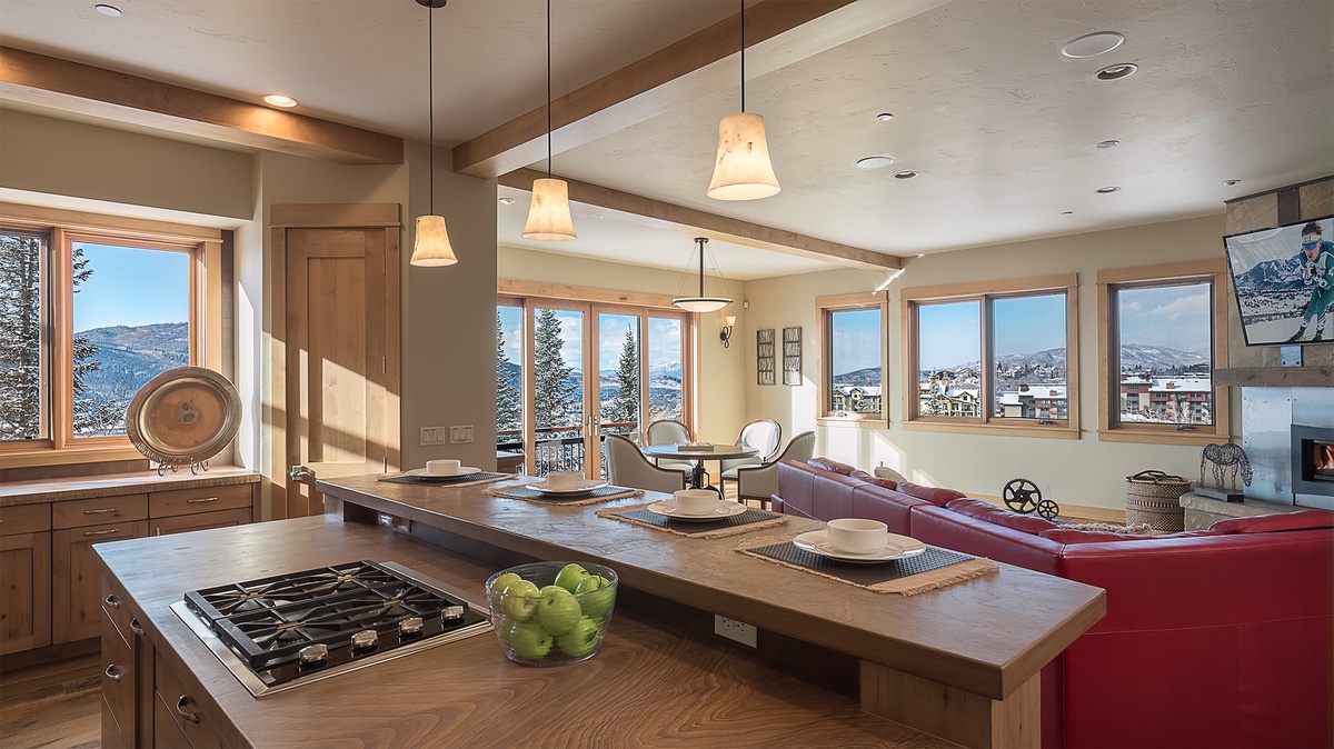 Kitchen, Mid Level, South - With panoramic views