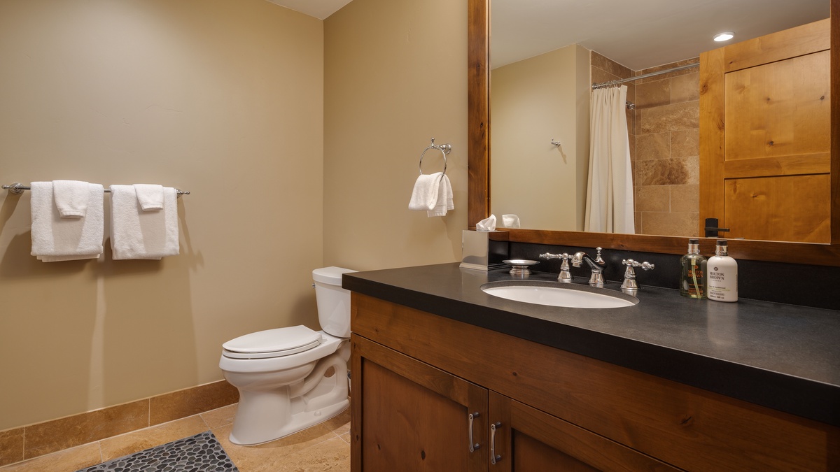 Bedroom 3, Main Level - King ensuite