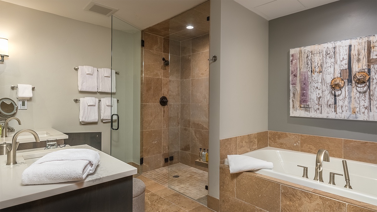 Bedroom 1, Main Level - Primary ensuite