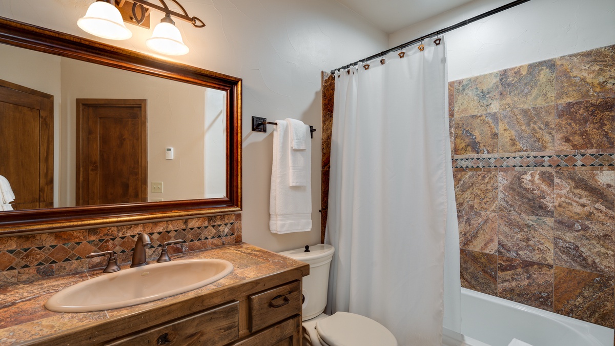 Bedroom 2, Main Level - Bunkroom ensuite