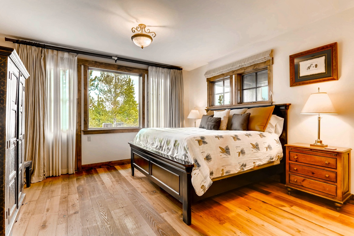 Bedroom 7, Main Level - King suite on main level