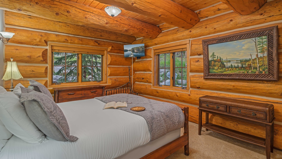 Bedroom 2, Main Level - Queen bedroom with TV