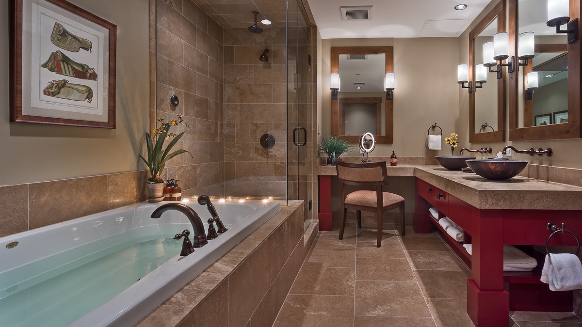 Bedroom 1, Main Level - Primary king ensuite