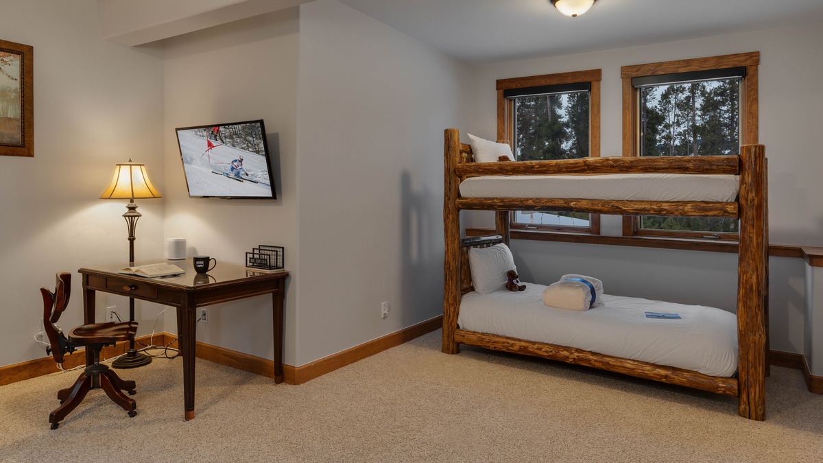 Bedroom 2, Lower Level - Twin bunkbed on lower level - oxygen