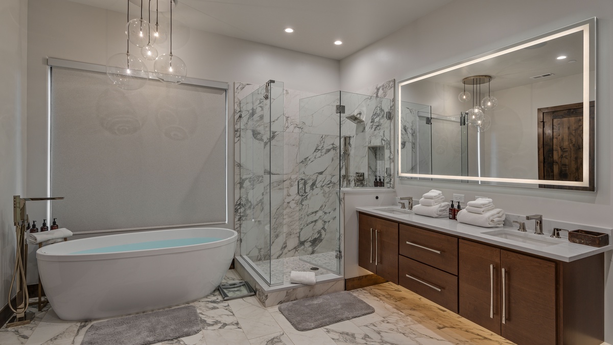 Bedroom 1, Main Level - Primary ensuite on main level with large walk-in closet