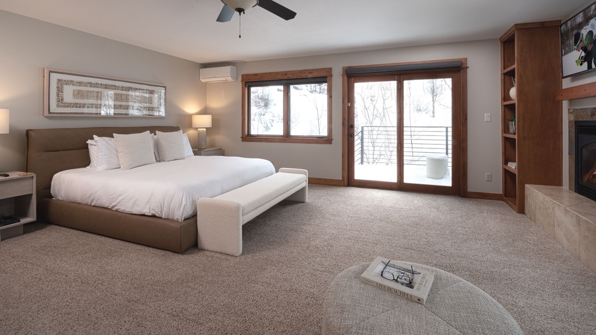 Bedroom 1, Upper Level - Primary king suite