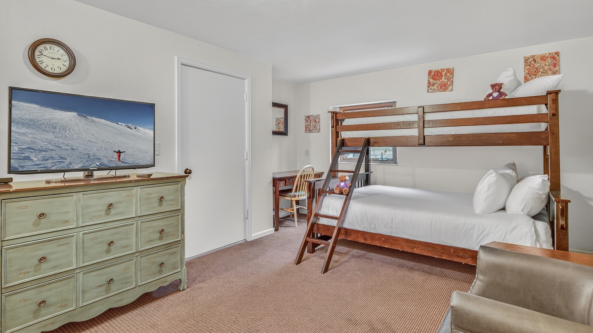 Bedroom 4, Lower Level - Twin over queen bunk