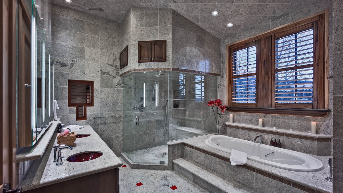 Bedroom 5, Upper Level - Ensuite bathroom with dual vanity and tub