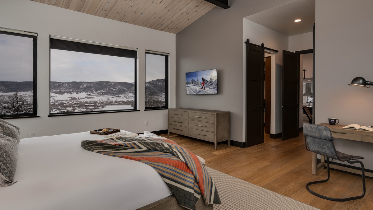 Bedroom 1, Main Level - Primary king bedroom with mountain views