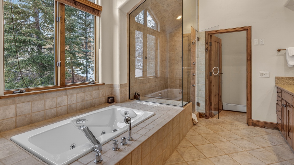 Bedroom 1, Upper Level - Primary Ensuite Bathroom