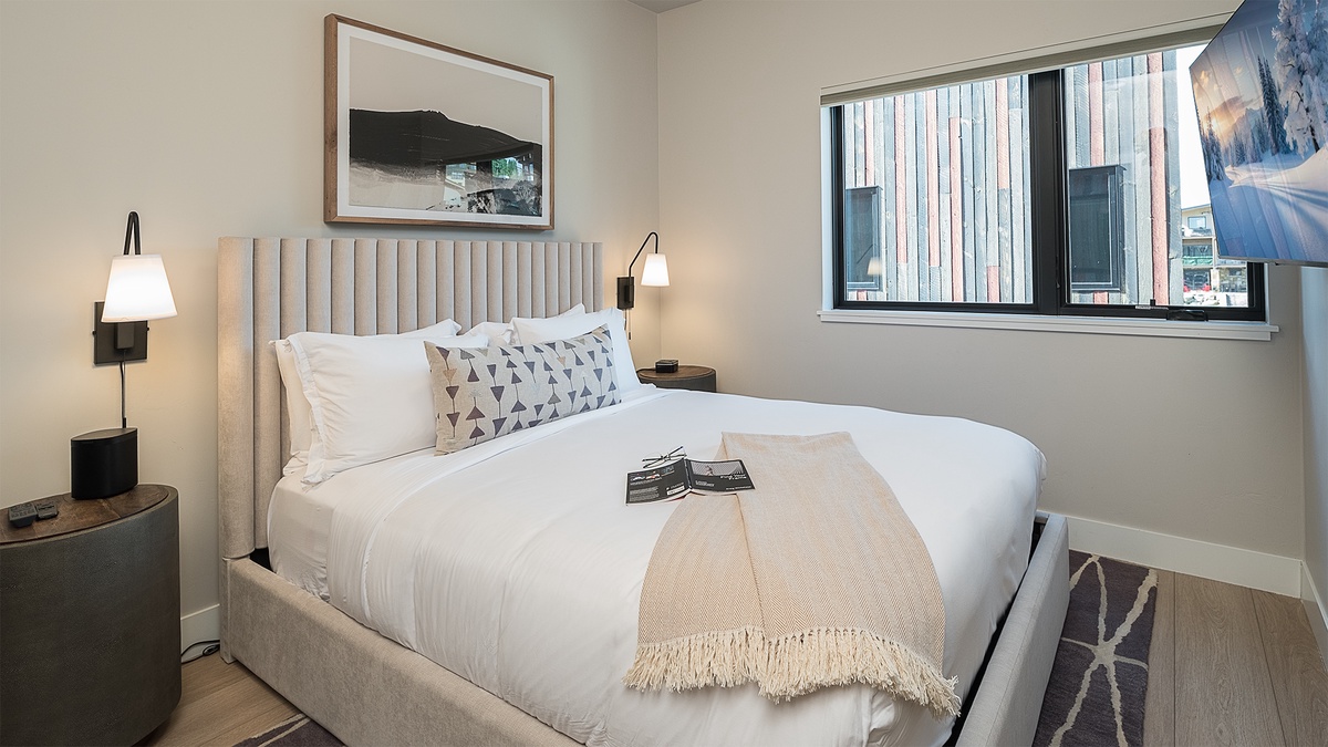 Bedroom 2, Upper Level - Queen suite