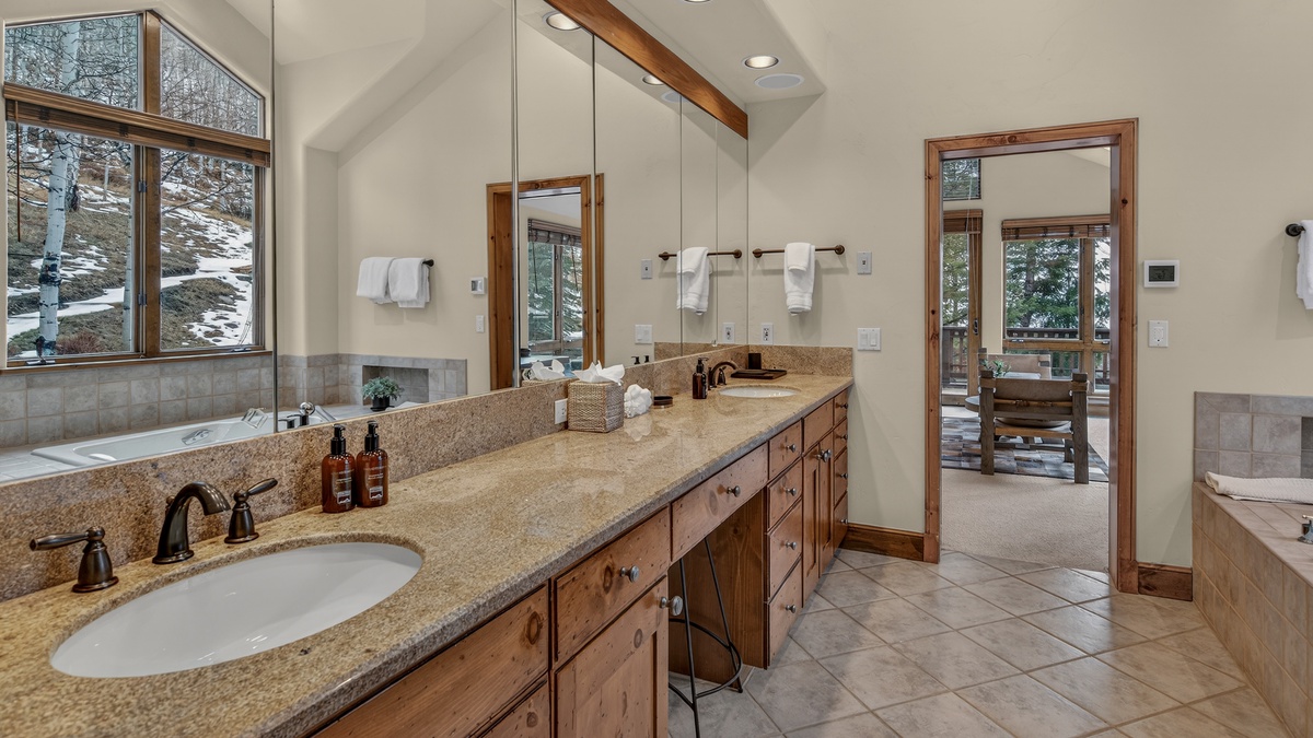 Bedroom 1, Upper Level - Primary Ensuite Bathroom