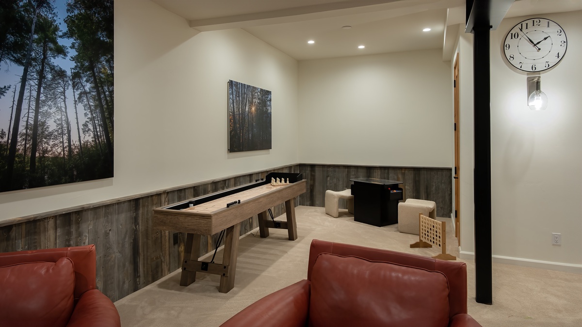 Entertainment room arcade games