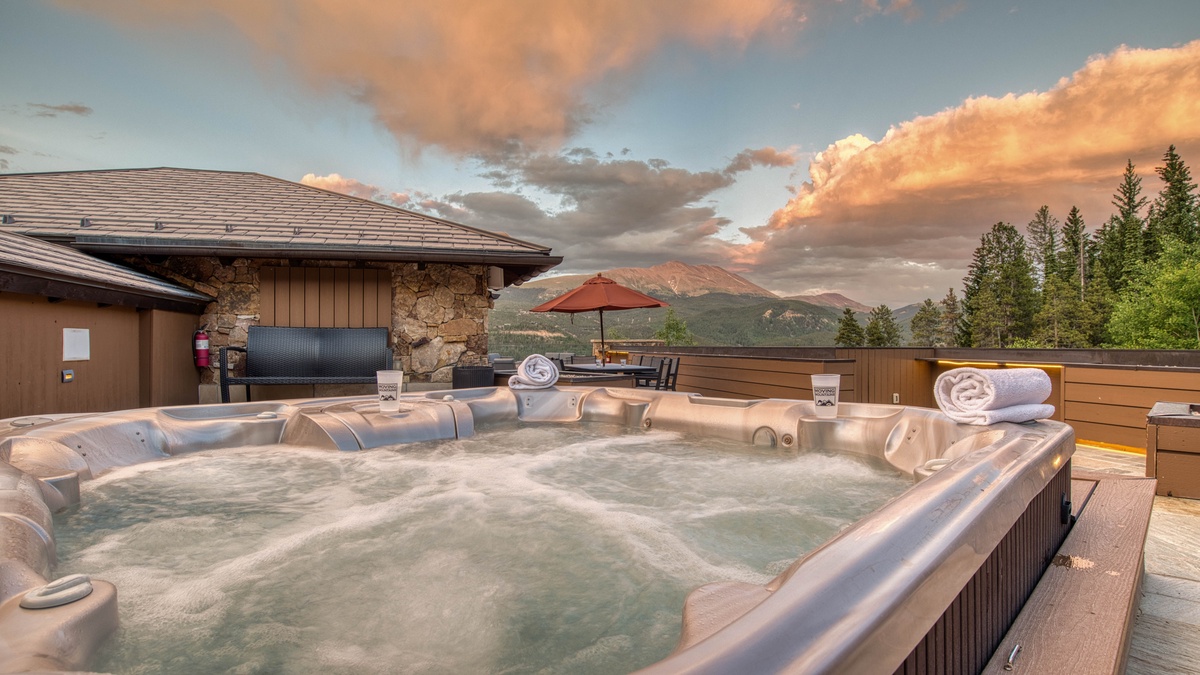 Private Hot Tub, Rooftop Deck