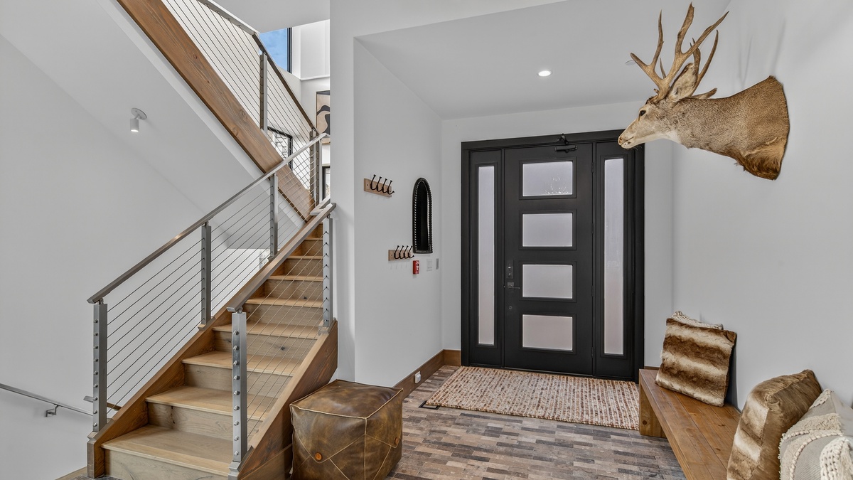 Entryway, Main Level