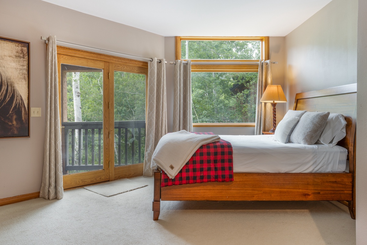 Bedroom 4, Lower Level - Queen bedroom with deck