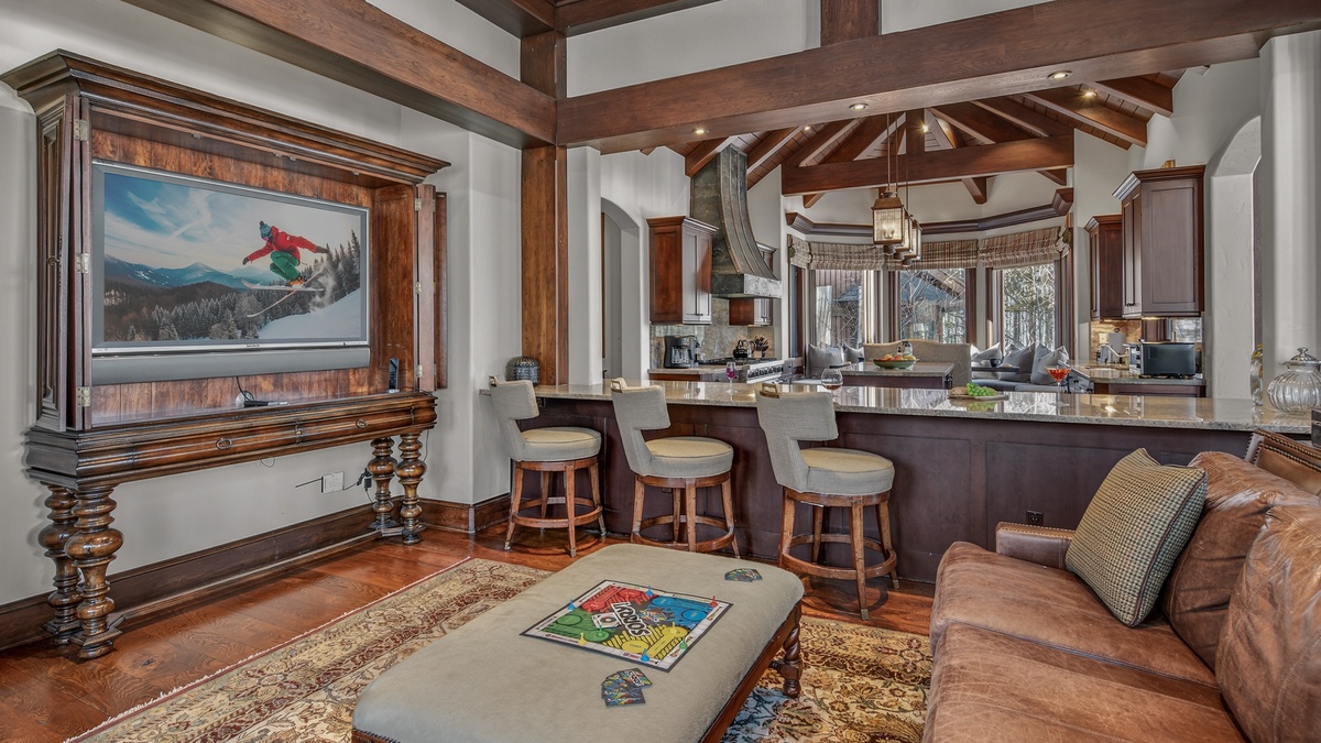 Kitchen Counter Seating, Main Level