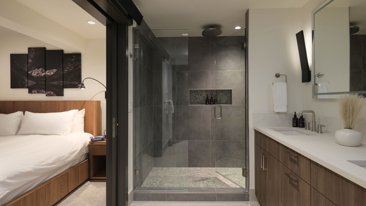 Bedroom 6, Lower Level - Ensuite with walk-in shower