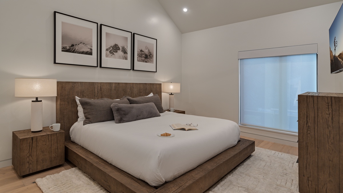 Bedroom 3, Upper Level - King suite