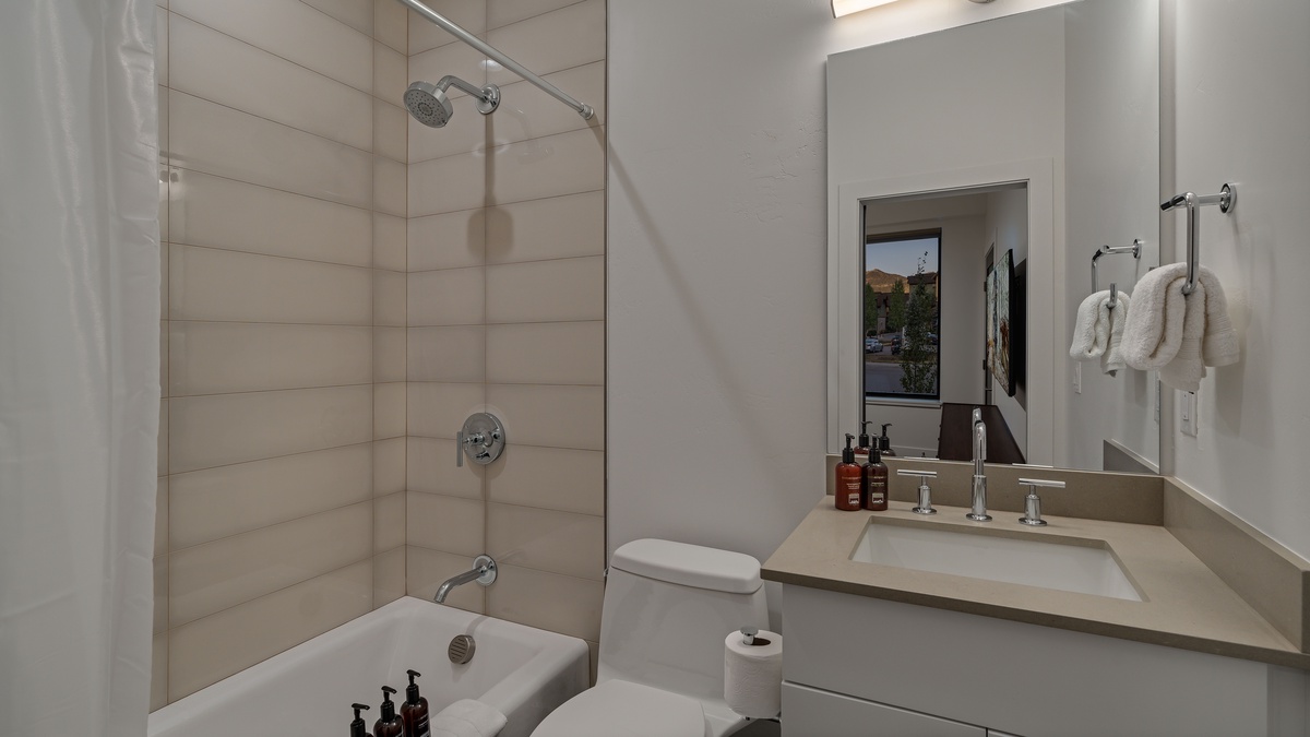 Bedroom 4, Lower Level - King ensuite