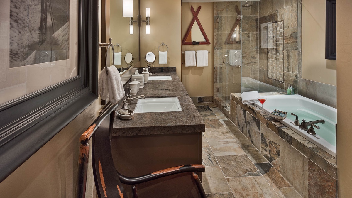 Bedroom 2, Main Level - King ensuite