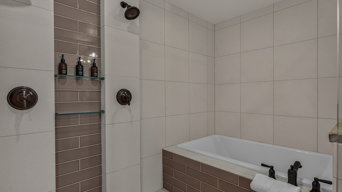 Bedroom 2, Lower Level - Ensuite with soaking tub