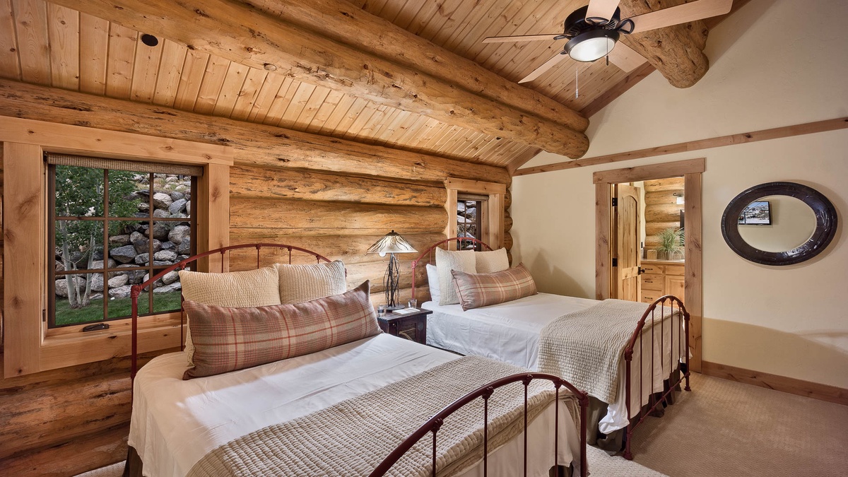 2 Queen suite, south side