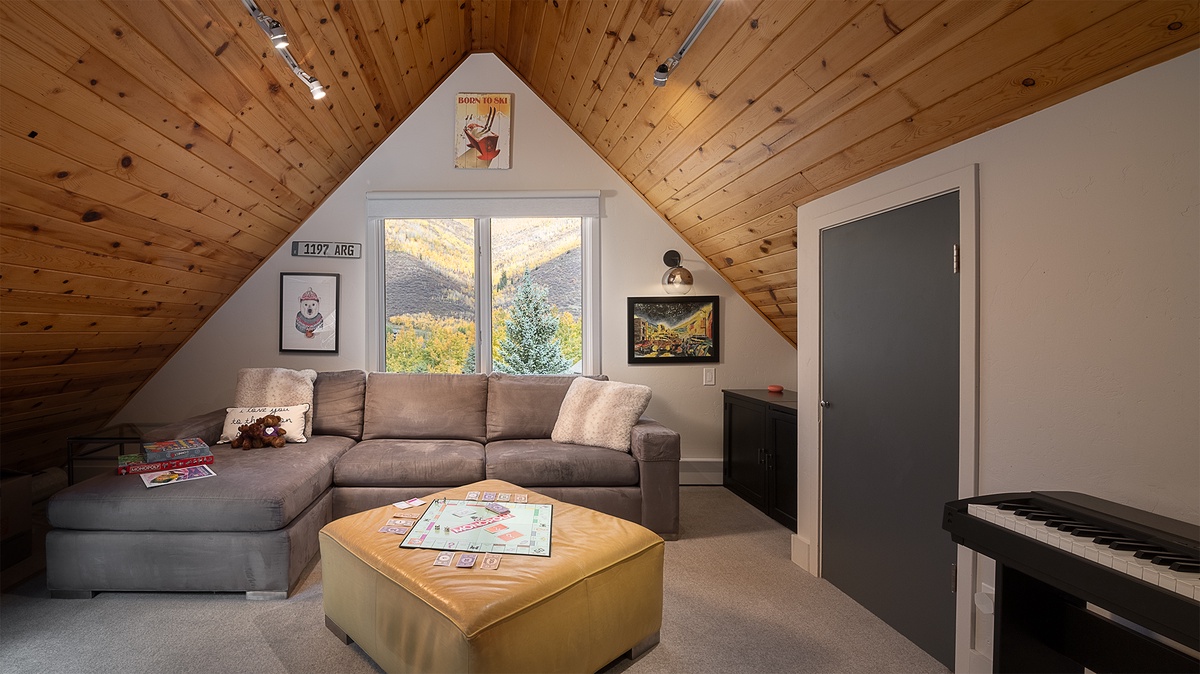 Entertainment Loft, Upper Level