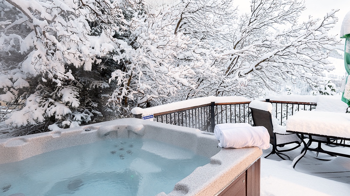 Hot Tub, Main Level, Glacier Lodge East