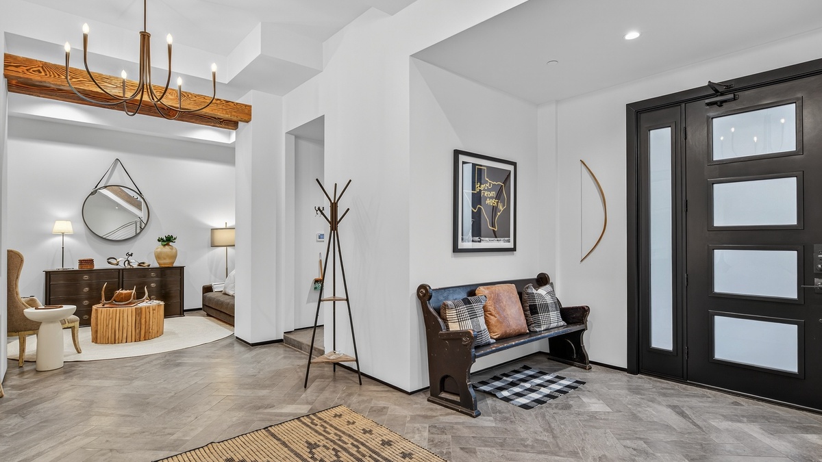 Entryway, Main Level