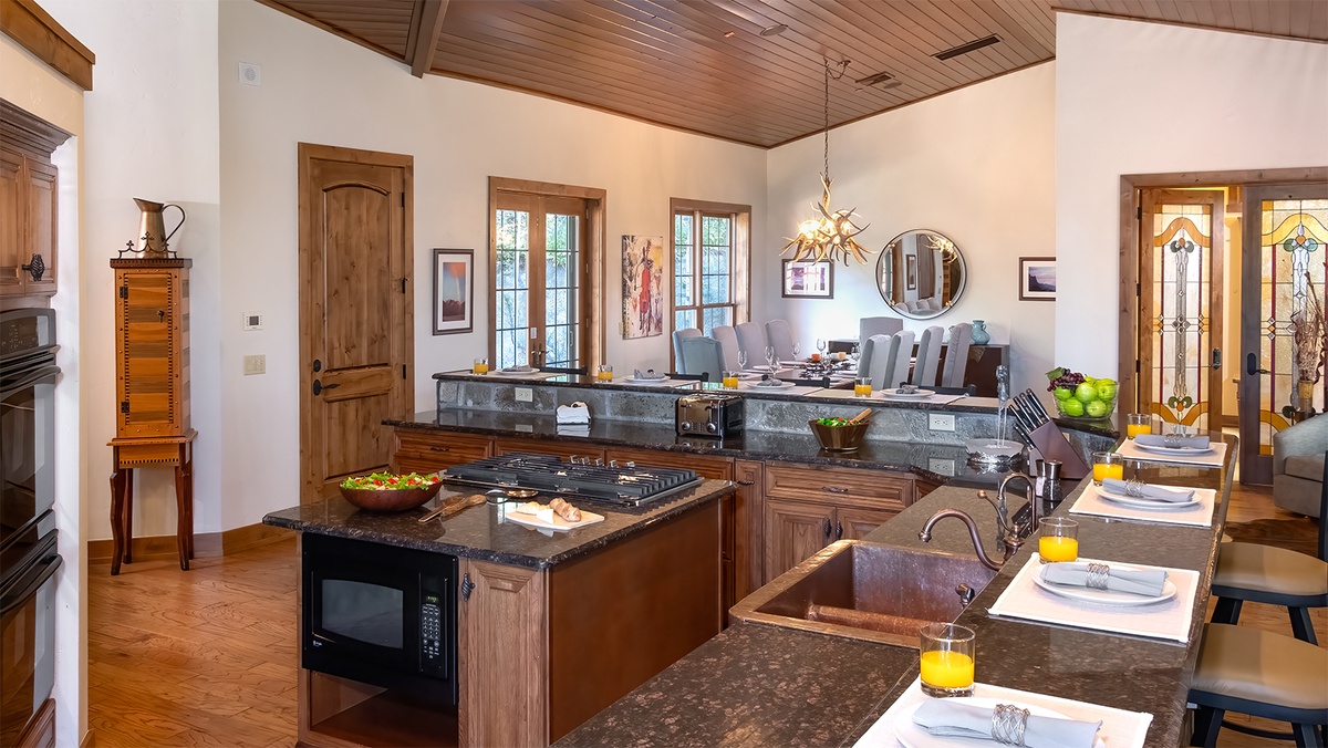 Beautiful spacious gourmet kitchen