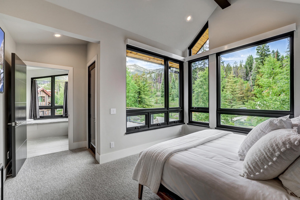 Bedroom 2, Upper Level - King ensuite
