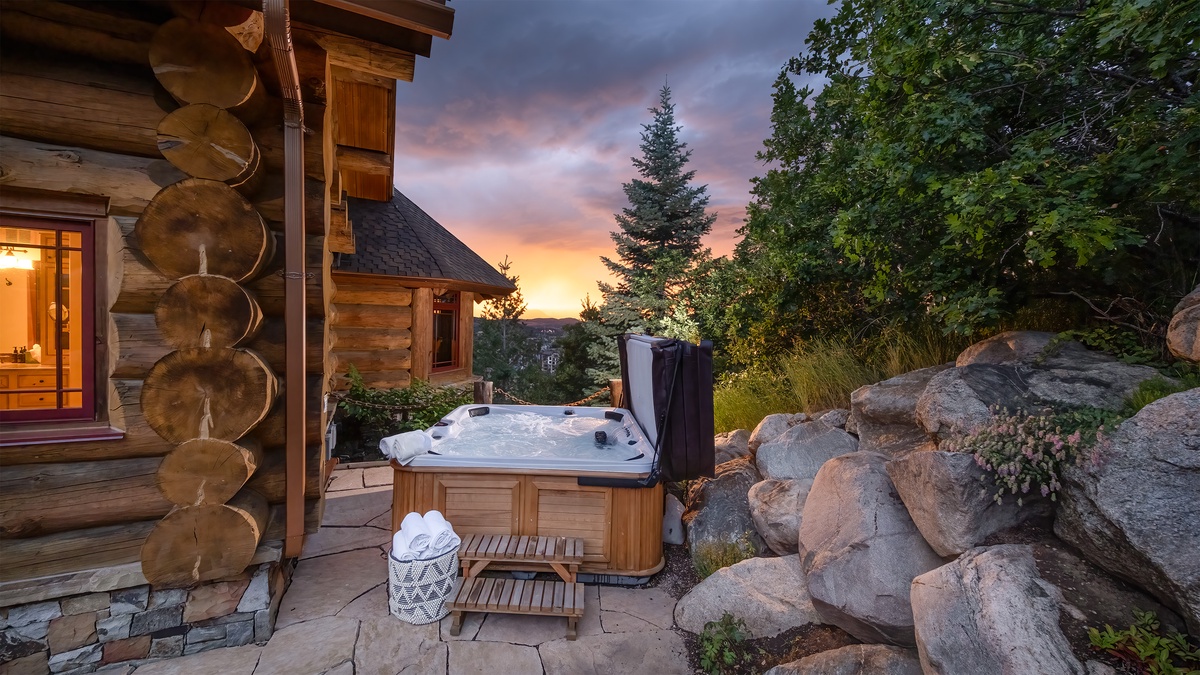 Private Hot tub summer