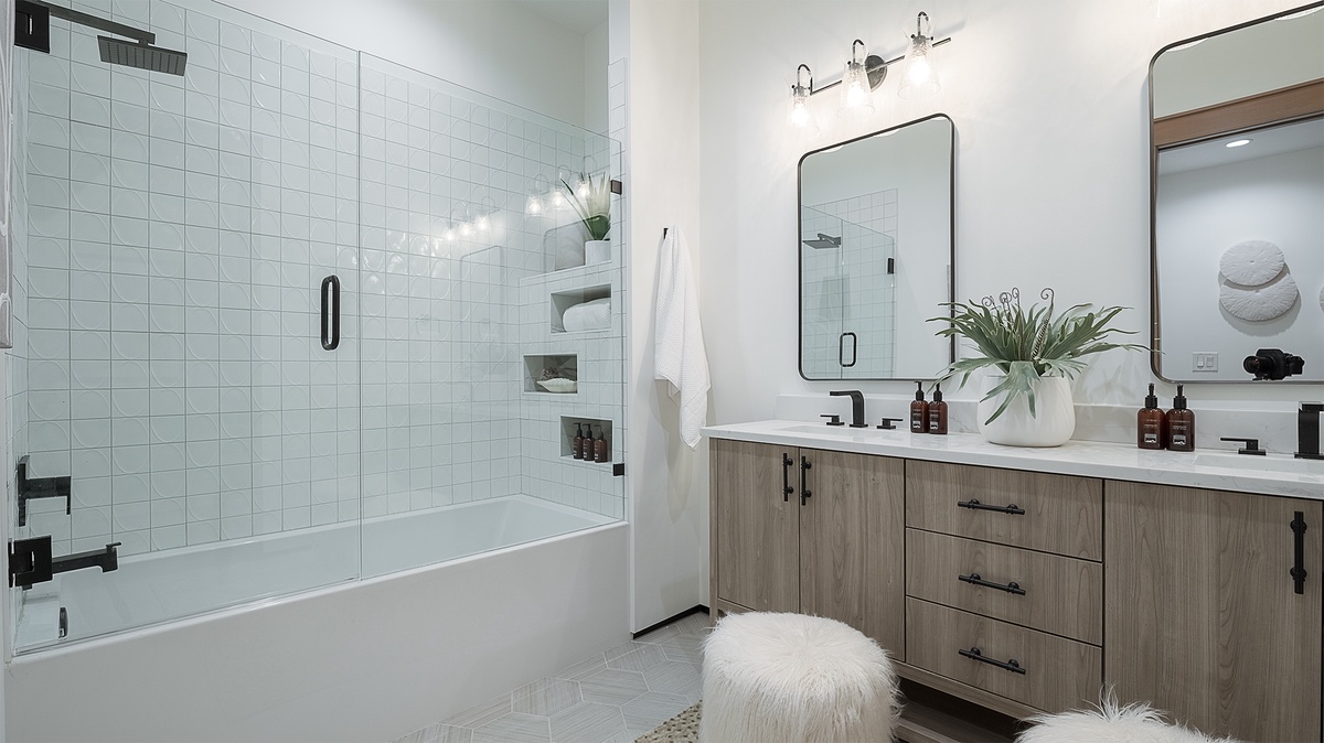 Shared Bathroom, Lower Level - Hall bathroom adjacent to Bedroom 2 and Bedroom 3