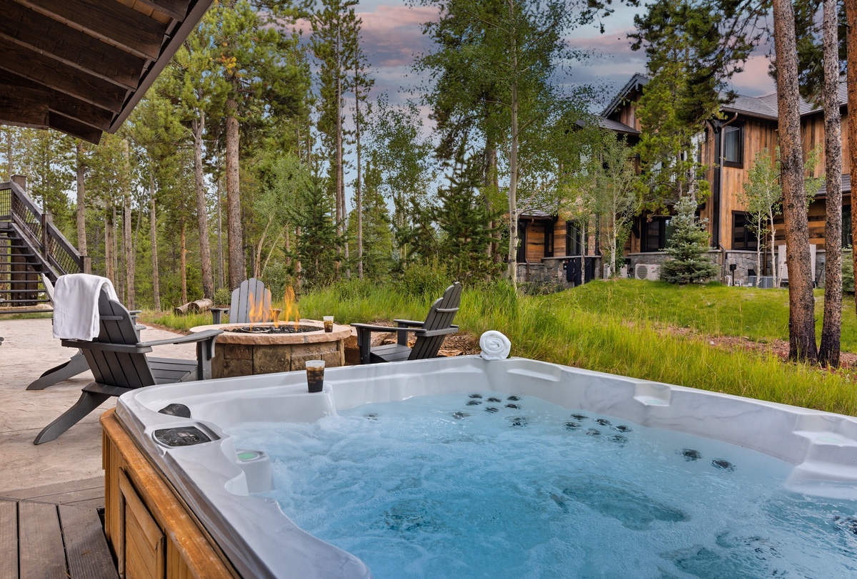 Hot Tub, Mid-Level