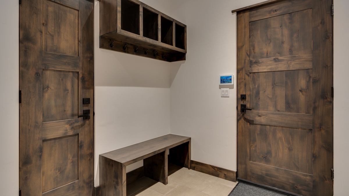 Entryway/ Mudroom