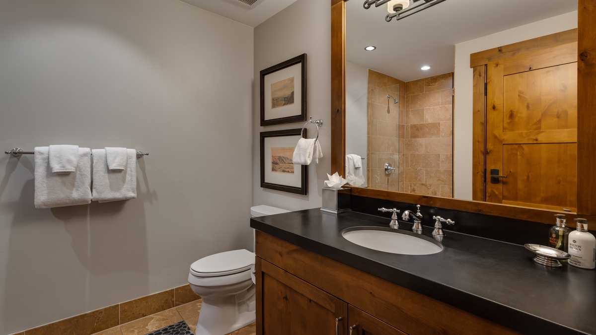 Bedroom 3, Main Level - King ensuite