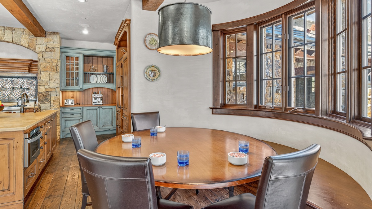 Breakfast nook, Main Level