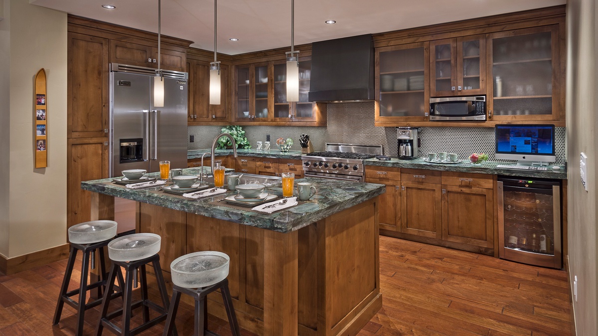 Kitchen, Main Level - Island with seating