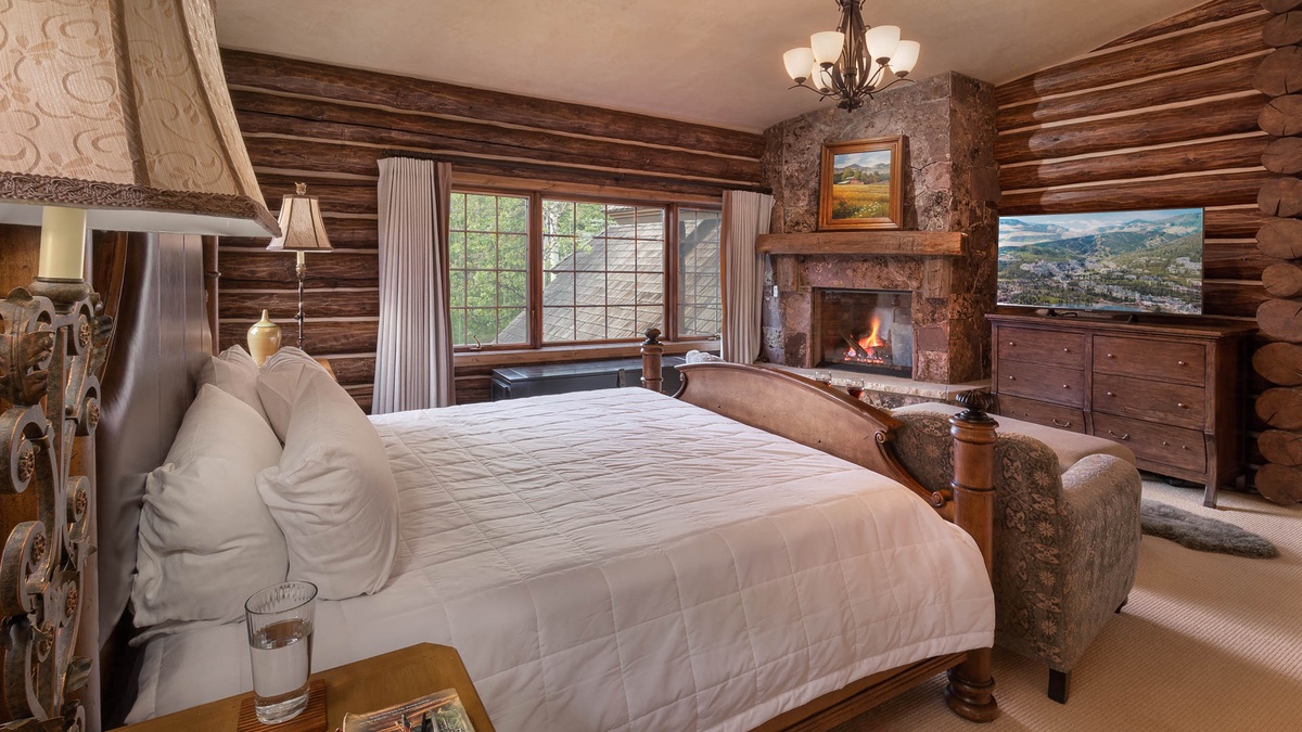 Bedroom 1, Main Level - King suite