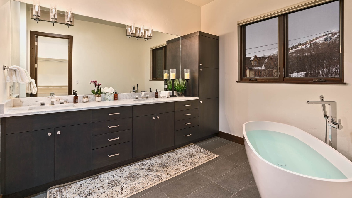 Main Level primary ensuite